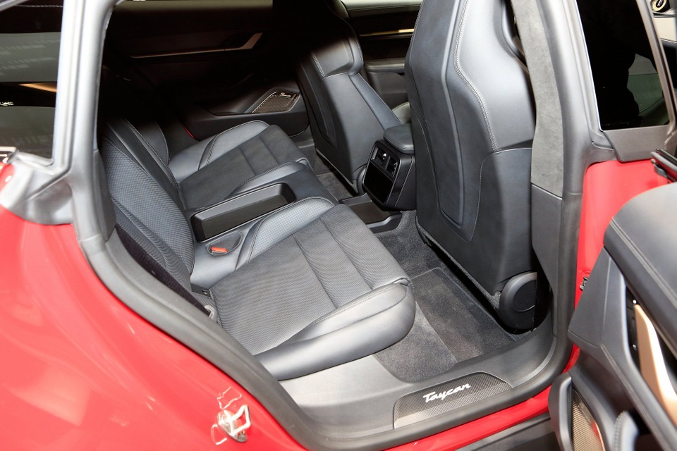 Tân binh Taycan ra mắt - Xe chạy điện nhưng không mất chất Porsche - 22 Tân binh Taycan ra mắt - Xe chạy điện nhưng không mất chất Porsche - 22