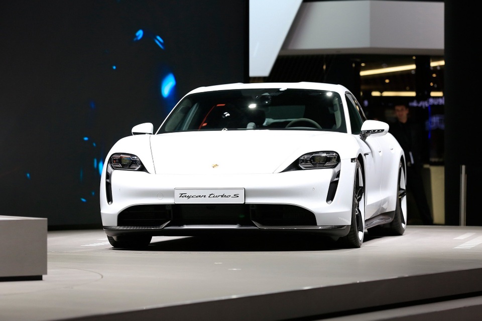 Tân binh Taycan ra mắt - Xe chạy điện nhưng không mất chất Porsche - 32 Tân binh Taycan ra mắt - Xe chạy điện nhưng không mất chất Porsche - 32