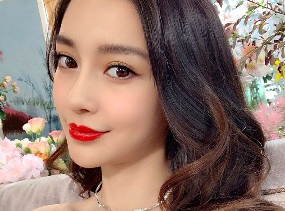 Angelababy nói gì trước tin đồn ly hôn Huỳnh Hiểu Minh - 1