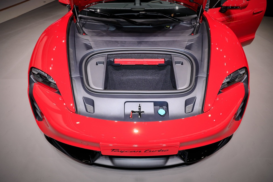 Tân binh Taycan ra mắt - Xe chạy điện nhưng không mất chất Porsche - 15 Tân binh Taycan ra mắt - Xe chạy điện nhưng không mất chất Porsche - 15