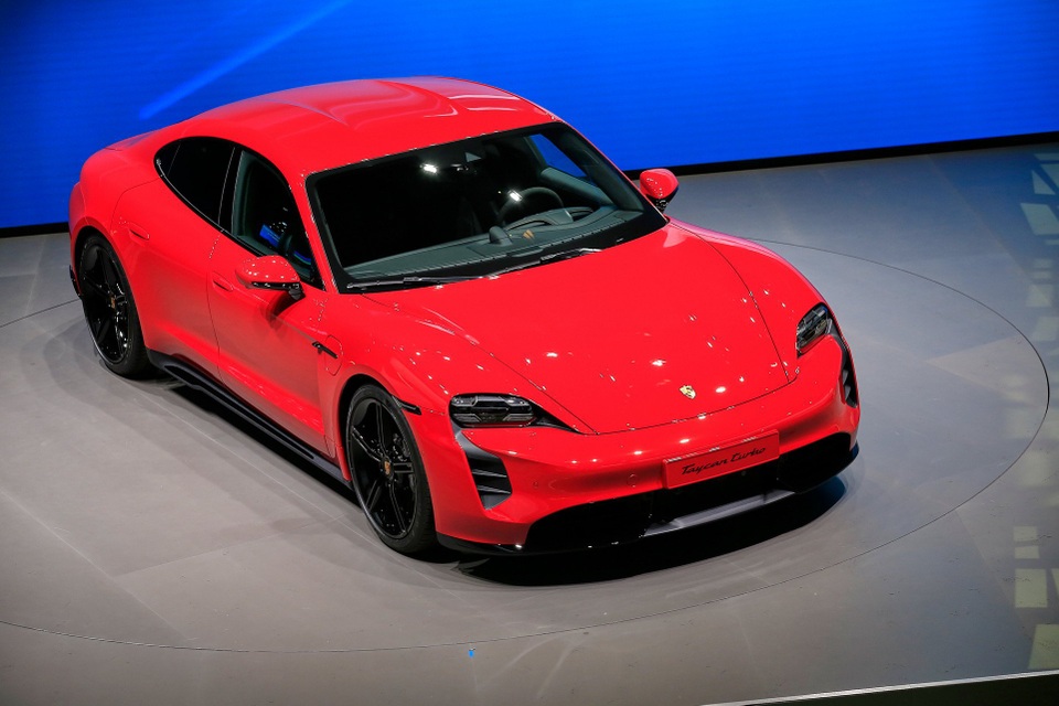 Tân binh Taycan ra mắt - Xe chạy điện nhưng không mất chất Porsche - 9 Tân binh Taycan ra mắt - Xe chạy điện nhưng không mất chất Porsche - 9