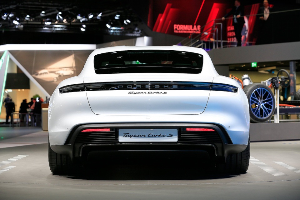 Tân binh Taycan ra mắt - Xe chạy điện nhưng không mất chất Porsche - 31 Tân binh Taycan ra mắt - Xe chạy điện nhưng không mất chất Porsche - 31