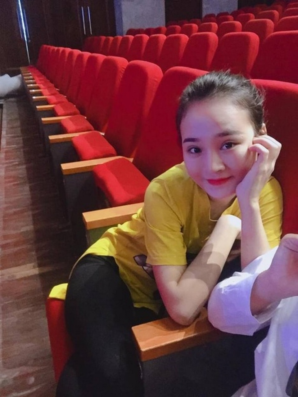 Thôn nữ Nghệ An vừa xinh đẹp vừa hát hay hút bao chàng trai - 5 Thôn nữ Nghệ An vừa xinh đẹp vừa hát hay hút bao chàng trai - 5