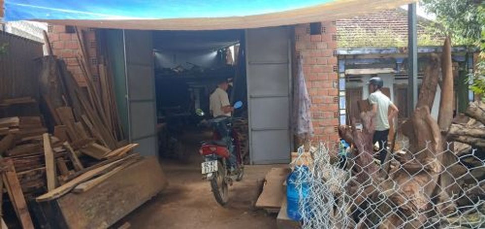 Mâu thuẫn nợ nần, thanh niên tưới xăng lên người phụ nữ phóng hỏa - 1 Mâu thuẫn nợ nần, thanh niên tưới xăng lên người phụ nữ phóng hỏa - 1