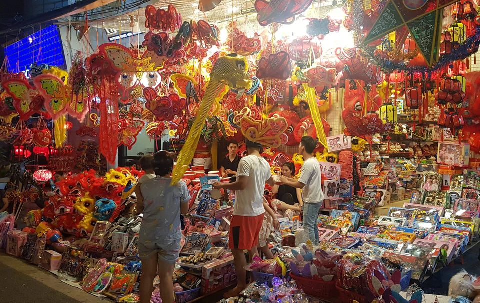Đồ chơi Trung thu đa dạng chủng loại, tù mù xuất xứ - 1 Đồ chơi Trung thu đa dạng chủng loại, tù mù xuất xứ - 1