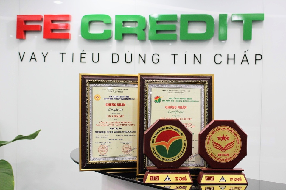 FE Credit lọt top 10 hàng việt tốt vì quyền lợi người tiêu dùng 2019 - 1 FE Credit lọt top 10 hàng việt tốt vì quyền lợi người tiêu dùng 2019 - 1