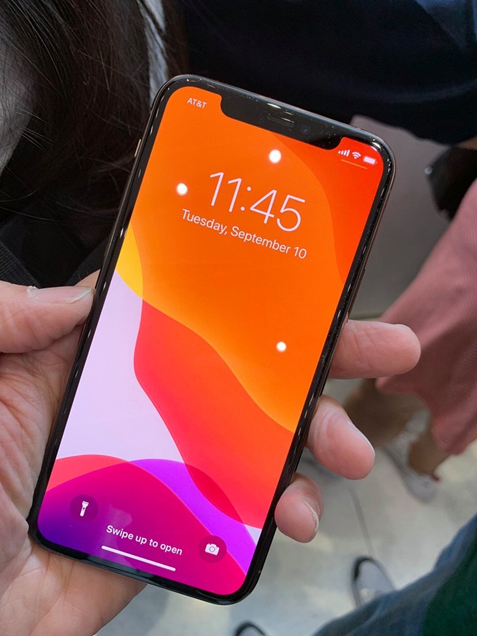 Cận cảnh bộ đôi iPhone 11 Pro và iPhone 11 Pro Max với cụm 3 camera vừa ra mắt - 2 Cận cảnh bộ đôi iPhone 11 Pro và iPhone 11 Pro Max với cụm 3 camera vừa ra mắt - 2