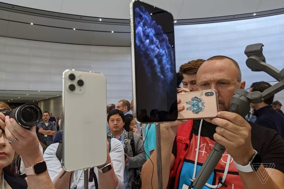 Cận cảnh bộ đôi iPhone 11 Pro và iPhone 11 Pro Max với cụm 3 camera vừa ra mắt - 7 Cận cảnh bộ đôi iPhone 11 Pro và iPhone 11 Pro Max với cụm 3 camera vừa ra mắt - 7