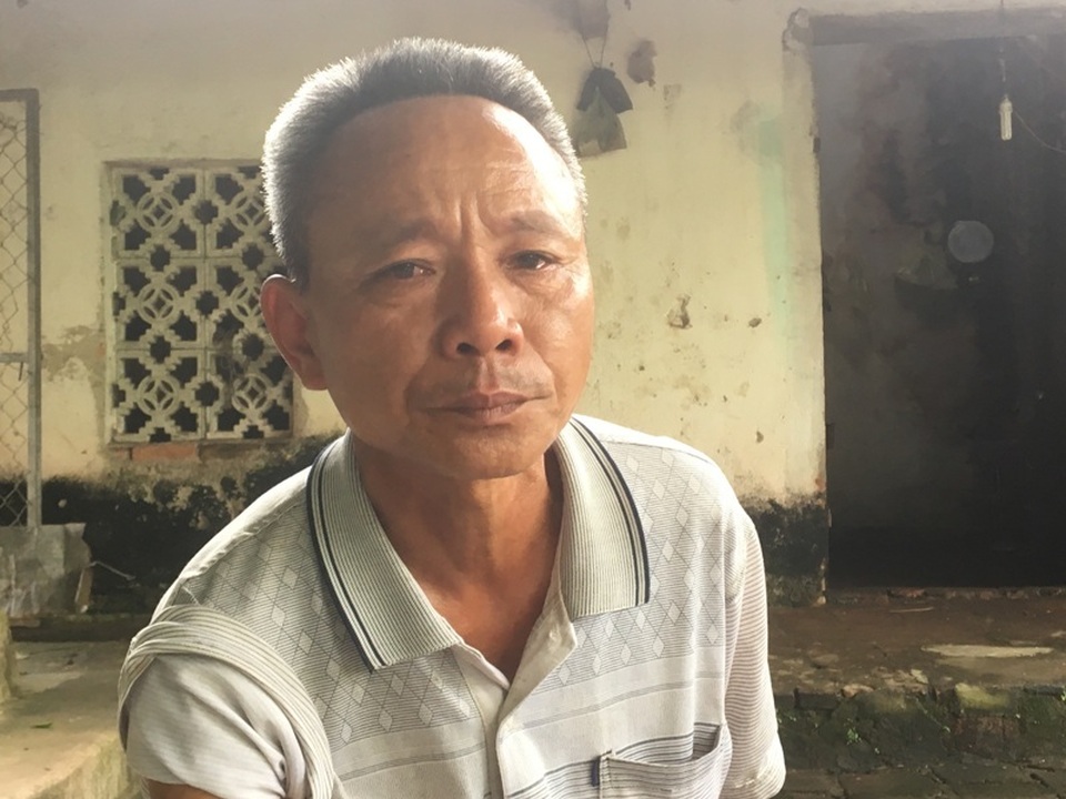 Xót thương đôi bàn tay thô ráp của người em cắn răng chăm anh bệnh tật - 8 Xót thương đôi bàn tay thô ráp của người em cắn răng chăm anh bệnh tật - 8