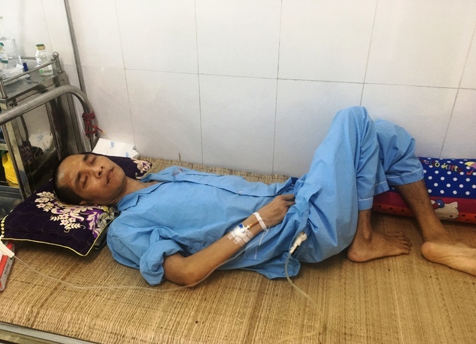 Xót thương đôi bàn tay thô ráp của người em cắn răng chăm anh bệnh tật - 9 Xót thương đôi bàn tay thô ráp của người em cắn răng chăm anh bệnh tật - 9