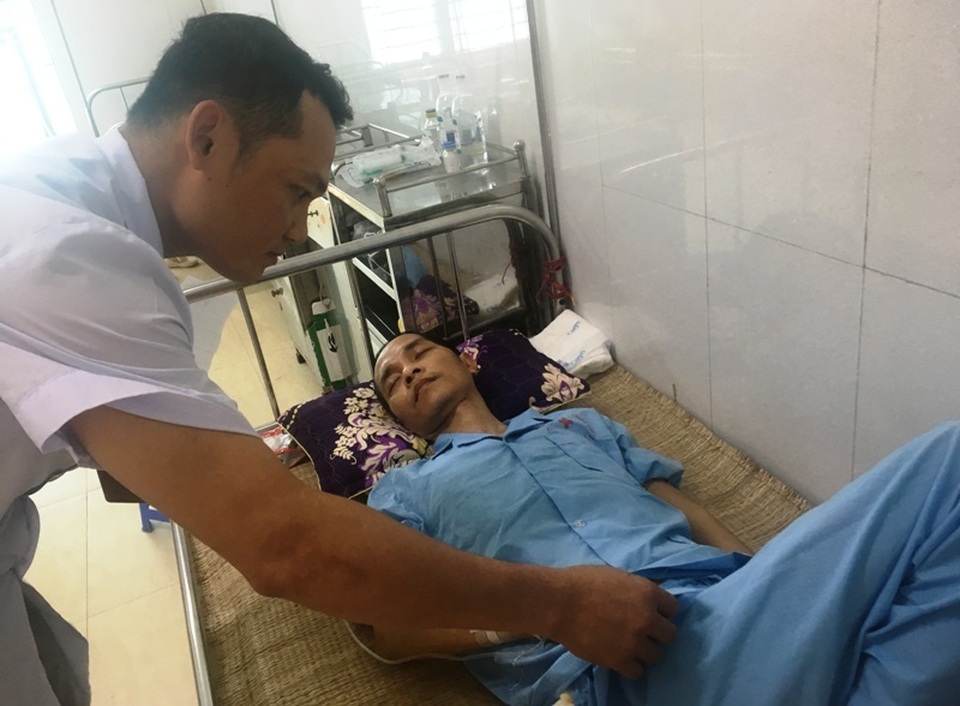 Xót thương đôi bàn tay thô ráp của người em cắn răng chăm anh bệnh tật - 10 Xót thương đôi bàn tay thô ráp của người em cắn răng chăm anh bệnh tật - 10