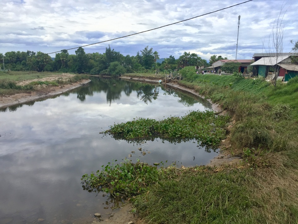 Theo dõi dấu chân, đặt bẫy quyết truy bắt cá sấu sổng chuồng - 1 Theo dõi dấu chân, đặt bẫy quyết truy bắt cá sấu sổng chuồng - 1