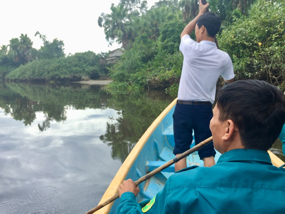 Theo dõi dấu chân, đặt bẫy quyết truy bắt cá sấu sổng chuồng - 4 Theo dõi dấu chân, đặt bẫy quyết truy bắt cá sấu sổng chuồng - 4