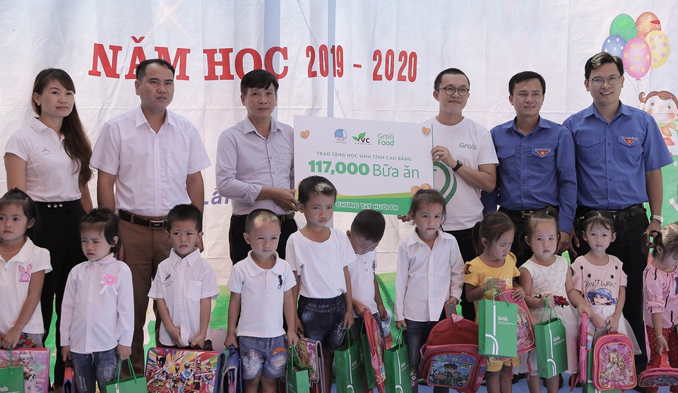 Grab trao tặng 117.000 bữa ăn cho học sinh vùng cao - 1 Grab trao tặng 117.000 bữa ăn cho học sinh vùng cao - 1