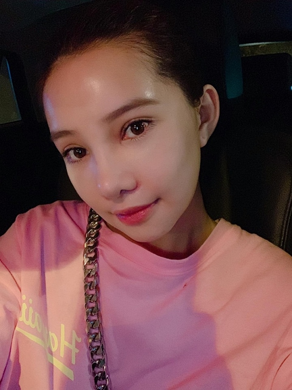 Lưu Đê Ly gây sửng sốt khi công khai quá trình “đập mặt xây lại” - 7 Lưu Đê Ly gây sửng sốt khi công khai quá trình “đập mặt xây lại” - 7
