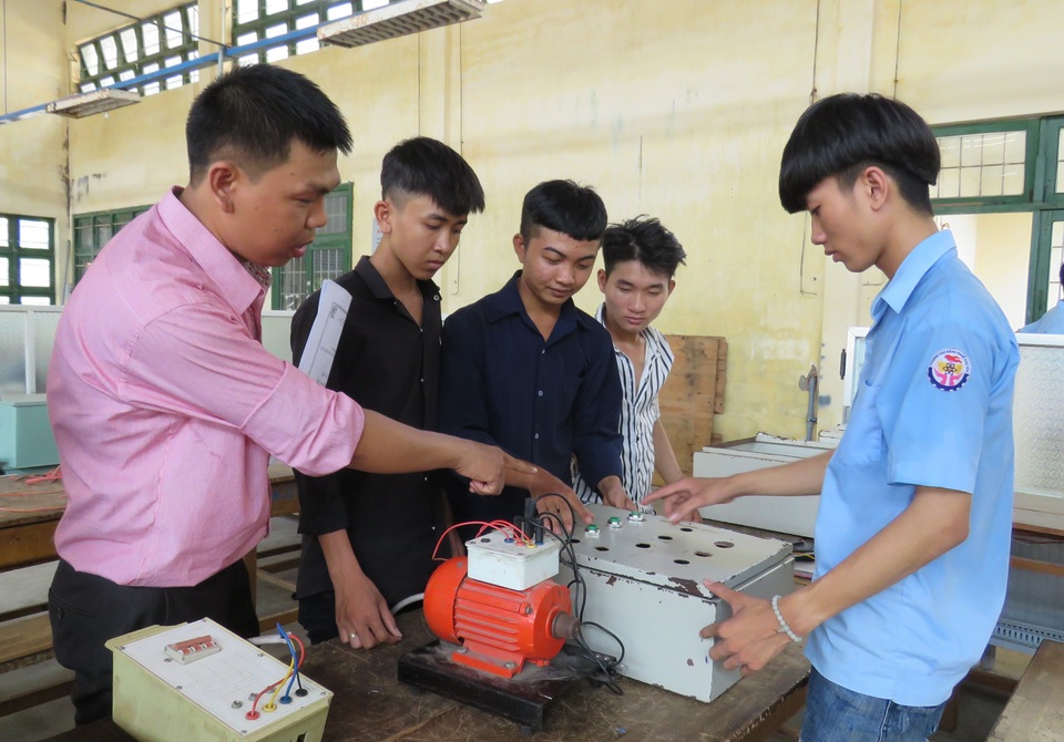 Phú Yên: Thí sinh đạt điểm thi THPT cao nhưng chọn ...học nghề - 2 Phú Yên: Thí sinh đạt điểm thi THPT cao nhưng chọn ...học nghề - 2