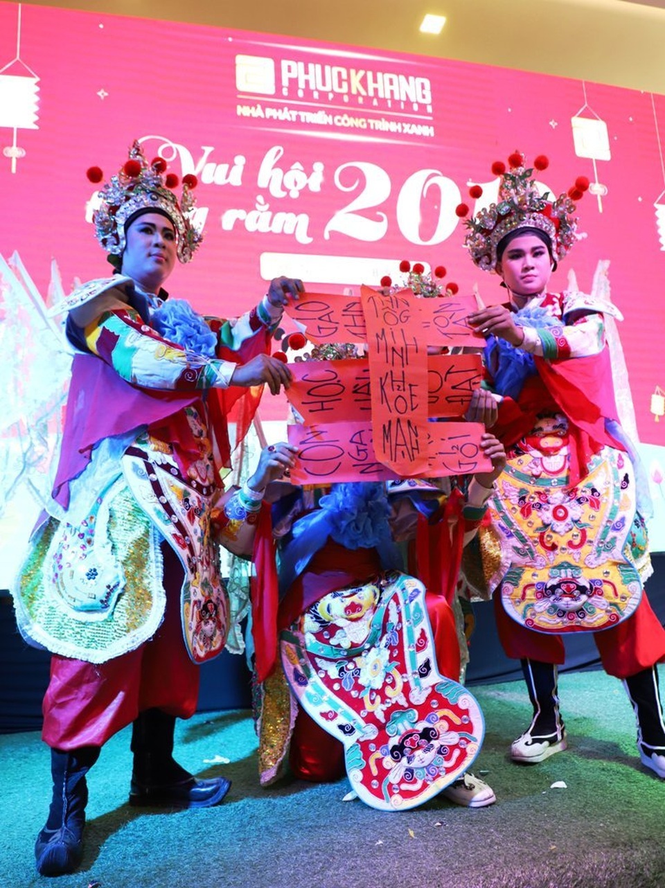 Vui nhộn đêm rước đèn Trung thu ở Diamond Lotus Riverside - 3 Vui nhộn đêm rước đèn Trung thu ở Diamond Lotus Riverside - 3