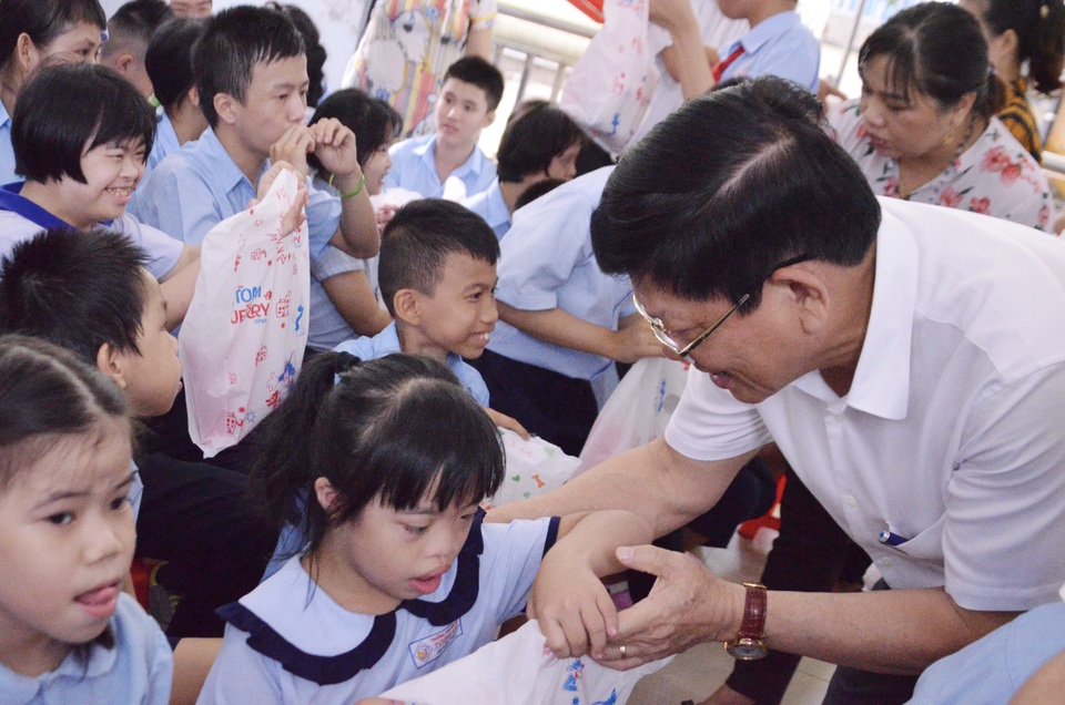 Đà Nẵng: Trao quà Tết Trung thu đến học sinh Trường chuyên biệt Tương Lai - 1 Đà Nẵng: Trao quà Tết Trung thu đến học sinh Trường chuyên biệt Tương Lai - 1