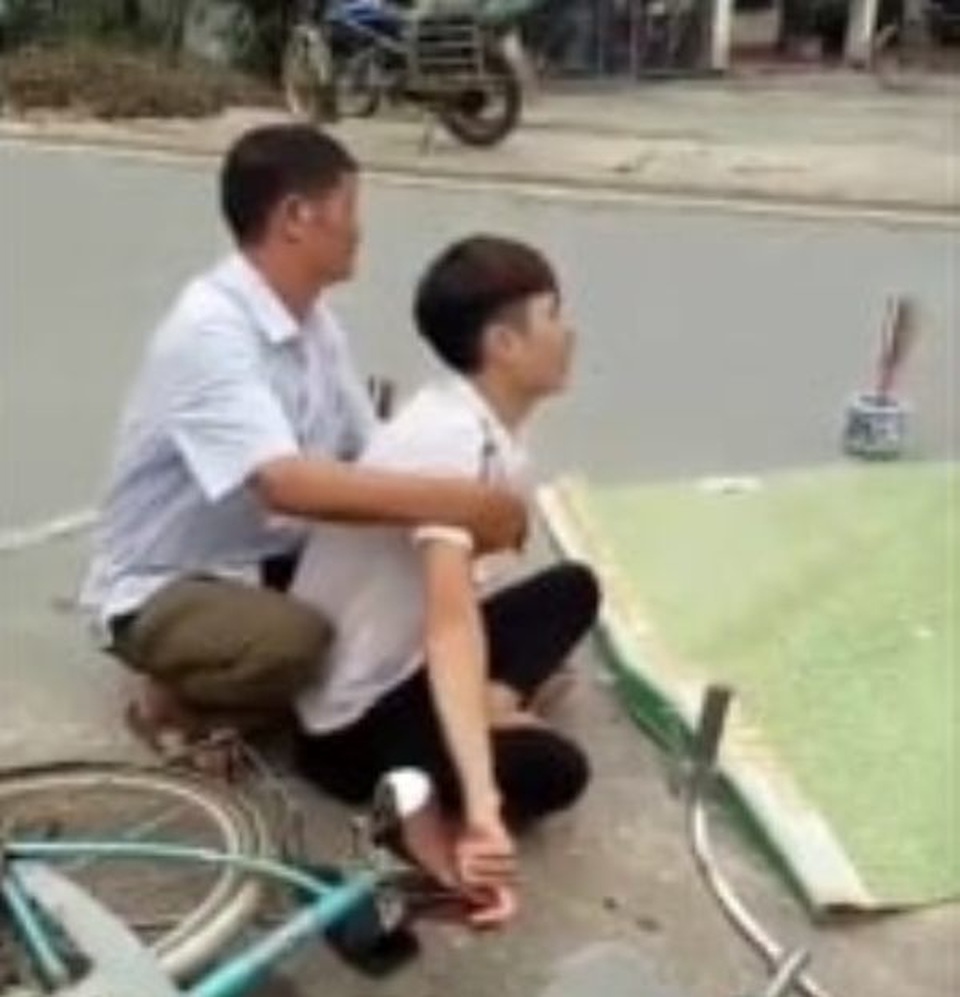Chồng gào khóc bên người vợ mang thai bị xe tải cán tử vong - 2 Chồng gào khóc bên người vợ mang thai bị xe tải cán tử vong - 2