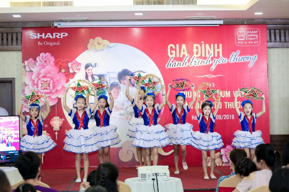 “Trung thu sum vầy - Tràn đầy yêu thương” mang không khí vui vẻ, gắn kết đến các gia đình - 1 “Trung thu sum vầy - Tràn đầy yêu thương” mang không khí vui vẻ, gắn kết đến các gia đình - 1