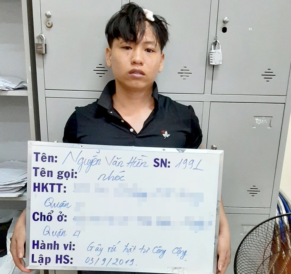 Vụ đập phá nhà hàng trung tâm Sài Gòn: Bắt nghi can cầm đầu - 1 Vụ đập phá nhà hàng trung tâm Sài Gòn: Bắt nghi can cầm đầu - 1