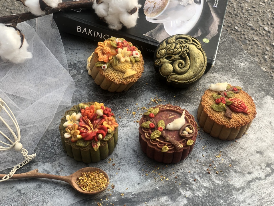 Bánh trung thu tự làm “hút khách” bởi vẻ ngoài “độc, lạ” - 1 Bánh trung thu tự làm “hút khách” bởi vẻ ngoài “độc, lạ” - 1