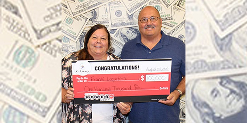 Vô tình nhặt được tấm vé số trúng 100.000 USD bị bỏ lại trong xe - 1 Vô tình nhặt được tấm vé số trúng 100.000 USD bị bỏ lại trong xe - 1