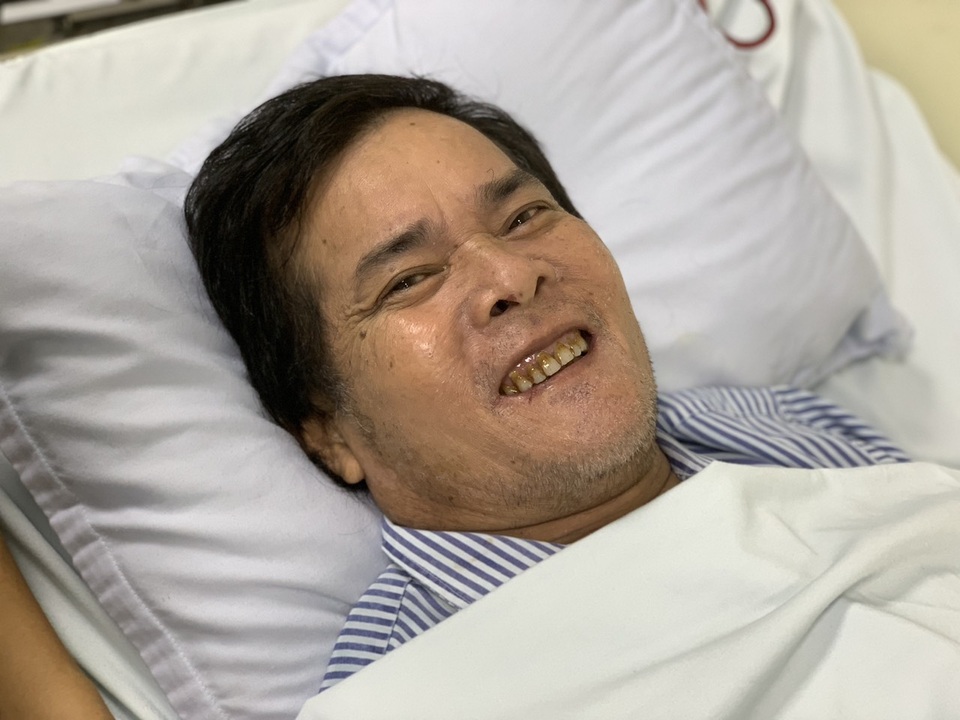 Người đàn ông không tin mình đã sống được bạn đọc giúp đỡ 100 triệu đồng - 2 Người đàn ông không tin mình đã sống được bạn đọc giúp đỡ 100 triệu đồng - 2