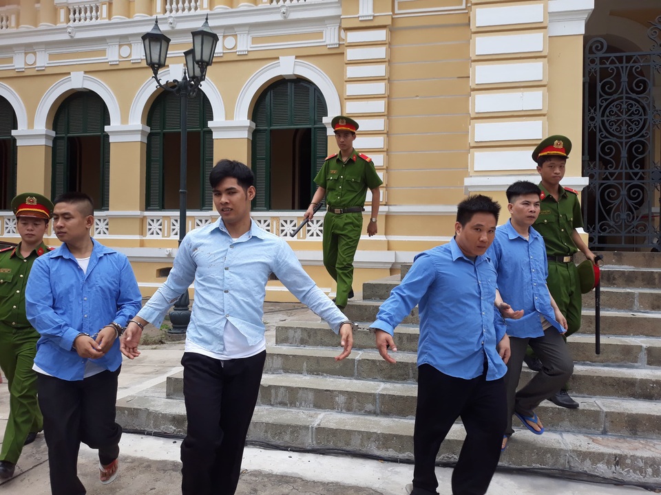 Trang bị súng, nhóm đối tượng dùng xe tải đi cướp tài sản trị giá hàng tỷ đồng - 1 Trang bị súng, nhóm đối tượng dùng xe tải đi cướp tài sản trị giá hàng tỷ đồng - 1