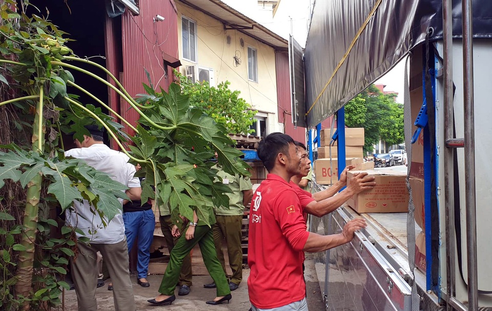 Bộ Công an bắt giữ 50 tấn bánh kẹo, đồ chơi Trung thu nhập lậu - 3