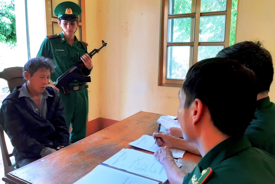 Bắt vụ vận chuyển 7 bánh heroin và 56 nghìn viên ma túy tổng hợp - 4 Bắt vụ vận chuyển 7 bánh heroin và 56 nghìn viên ma túy tổng hợp - 4