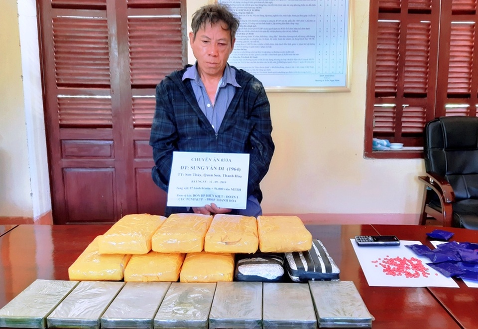 Bắt vụ vận chuyển 7 bánh heroin và 56 nghìn viên ma túy tổng hợp - 1 Bắt vụ vận chuyển 7 bánh heroin và 56 nghìn viên ma túy tổng hợp - 1