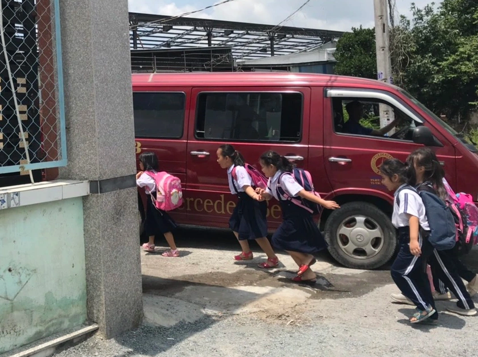 “Còn em nào ở trên xe không?” - 1 “Còn em nào ở trên xe không?” - 1