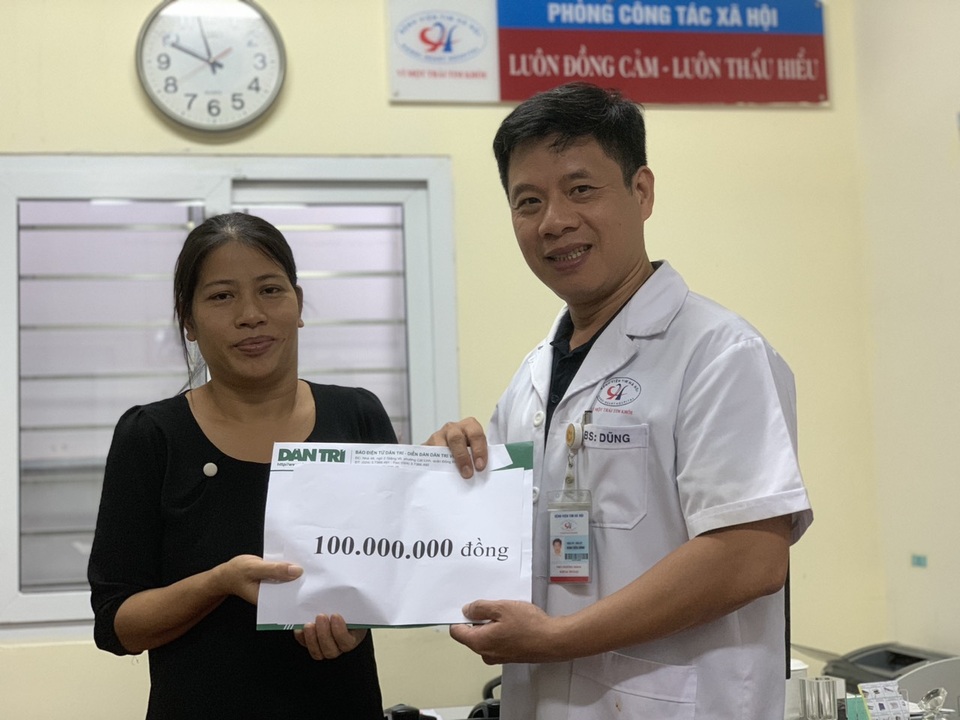 Người đàn ông không tin mình đã sống được bạn đọc giúp đỡ 100 triệu đồng - 1 Người đàn ông không tin mình đã sống được bạn đọc giúp đỡ 100 triệu đồng - 1