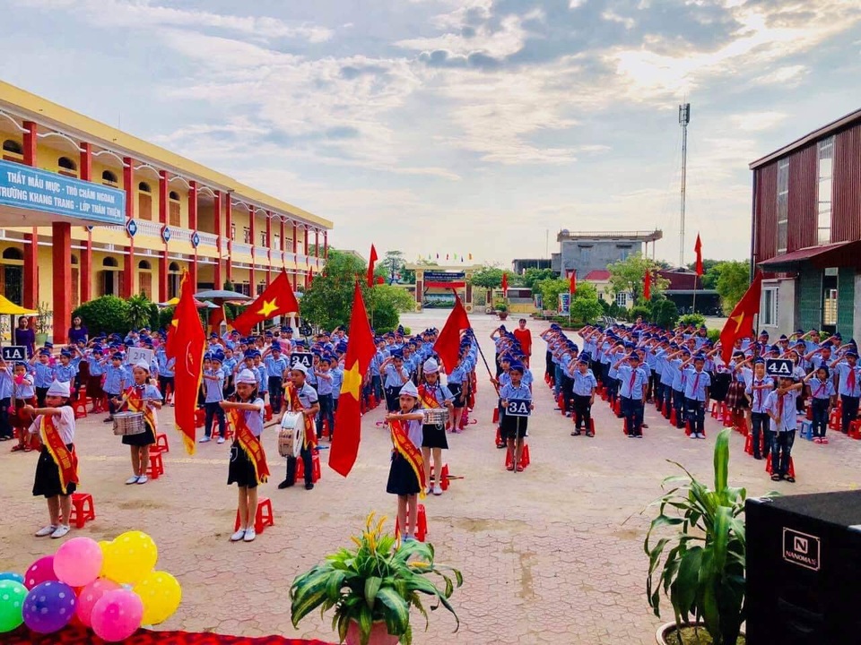 Eximbank tặng quà cho học sinh nghèo tại Hải Dương - 1