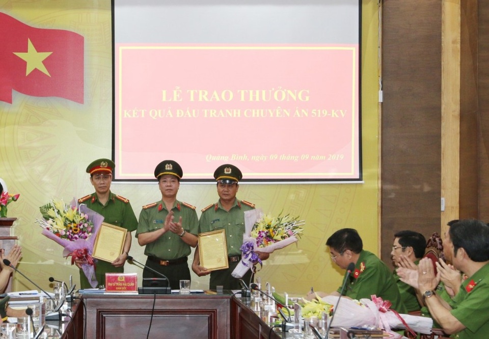 Thưởng nóng đơn vị triệt phá thành công chuyên án ma túy liên tỉnh - 1 Thưởng nóng đơn vị triệt phá thành công chuyên án ma túy liên tỉnh - 1