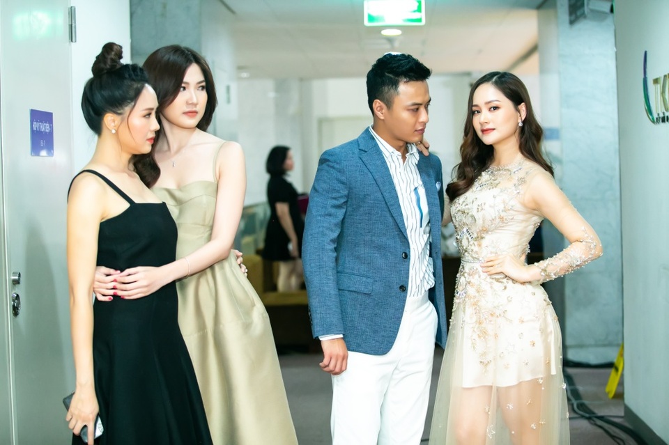 Lan Phương và Bảo Thanh như “chị em song sinh thất lạc” - 14 Lan Phương và Bảo Thanh như “chị em song sinh thất lạc” - 14