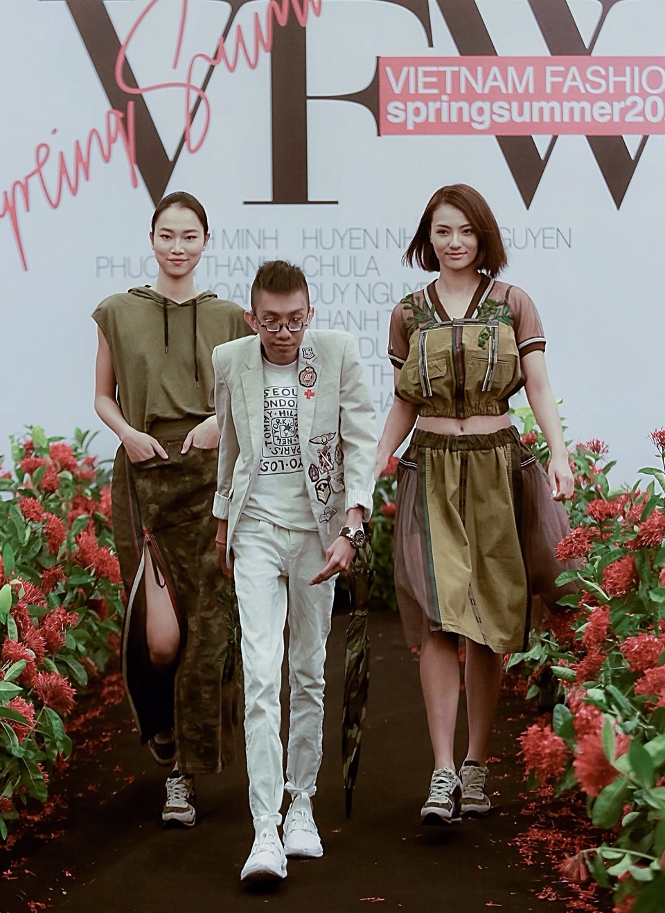 Người mẫu quá khổ lên sàn diễn và cuộc chơi “độc - đẹp” của thời trang thuần Việt - 13 Người mẫu quá khổ lên sàn diễn và cuộc chơi “độc - đẹp” của thời trang thuần Việt - 13