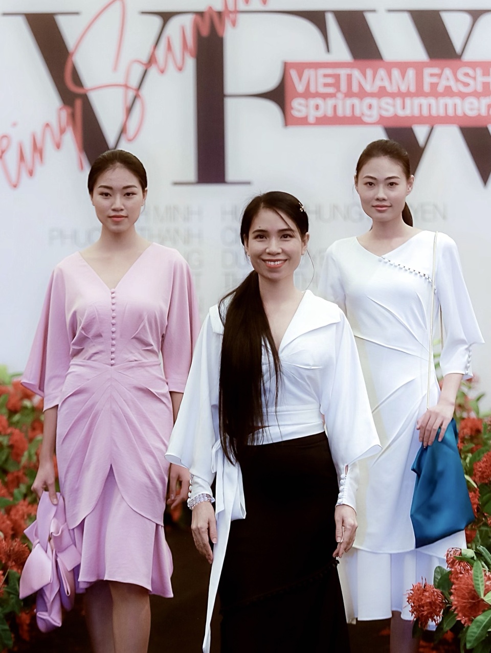 Người mẫu quá khổ lên sàn diễn và cuộc chơi “độc - đẹp” của thời trang thuần Việt - 32 Người mẫu quá khổ lên sàn diễn và cuộc chơi “độc - đẹp” của thời trang thuần Việt - 32