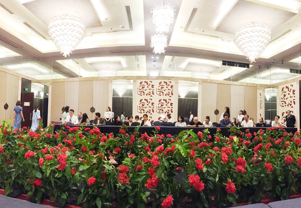 Người mẫu quá khổ lên sàn diễn và cuộc chơi “độc - đẹp” của thời trang thuần Việt - 2 Người mẫu quá khổ lên sàn diễn và cuộc chơi “độc - đẹp” của thời trang thuần Việt - 2