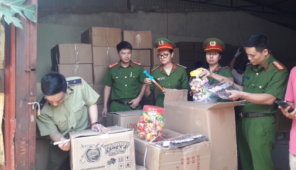 Bắt giữ lượng lớn hàng Trung Quốc gắn mác Thái Lan, Hàn Quốc tuồn vào Hà Nội - 1 Bắt giữ lượng lớn hàng Trung Quốc gắn mác Thái Lan, Hàn Quốc tuồn vào Hà Nội - 1
