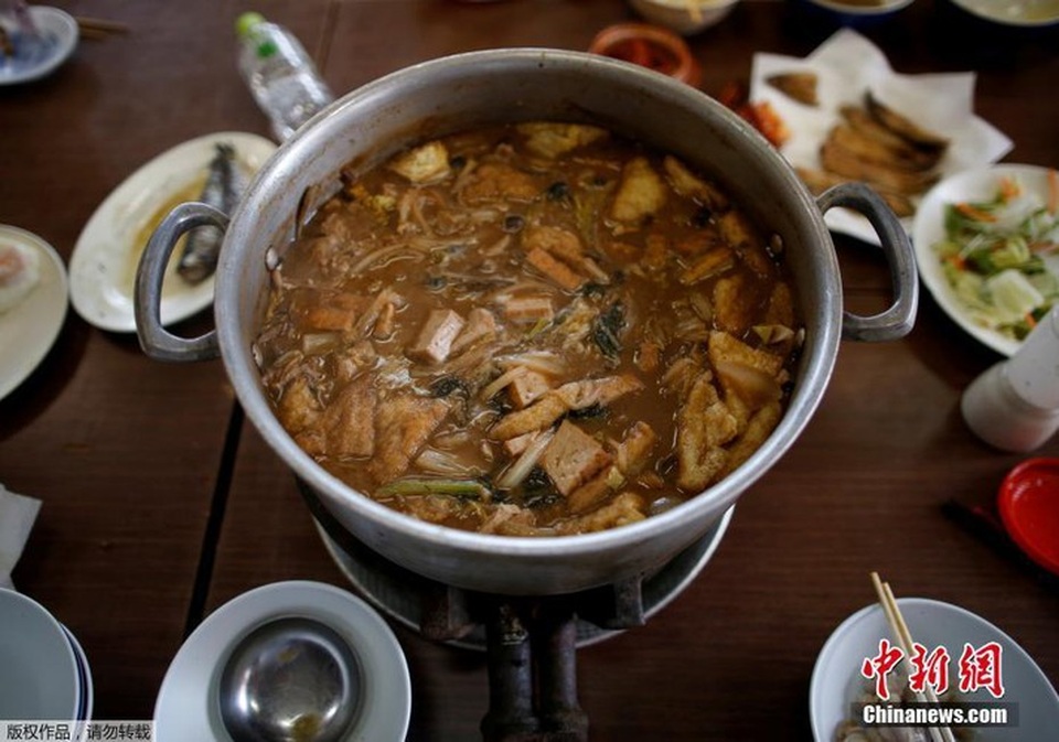Cuộc đời của một võ sĩ Sumo: Kỷ luật thép, bữa ăn khổng lồ và giấc ngủ với... bình oxy - 4 Cuộc đời của một võ sĩ Sumo: Kỷ luật thép, bữa ăn khổng lồ và giấc ngủ với... bình oxy - 4