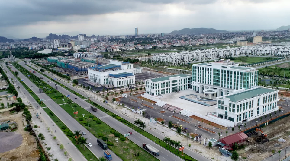 Trung tâm hành chính mới tại Thanh Hóa đi vào hoạt động, thị trường bất động sản nóng lên từng ngày - 1 Trung tâm hành chính mới tại Thanh Hóa đi vào hoạt động, thị trường bất động sản nóng lên từng ngày - 1