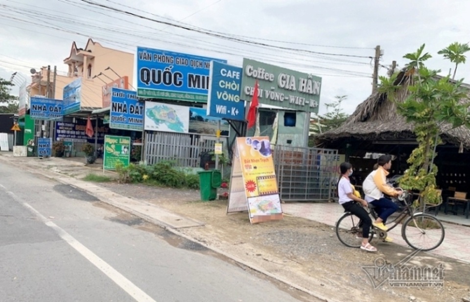 Vẻ đìu hiu, hoang tàn ở khu đô thị “ma” Nhơn Trạch - 1 Vẻ đìu hiu, hoang tàn ở khu đô thị “ma” Nhơn Trạch - 1