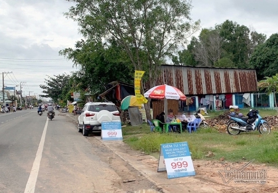 Vẻ đìu hiu, hoang tàn ở khu đô thị “ma” Nhơn Trạch - 2 Vẻ đìu hiu, hoang tàn ở khu đô thị “ma” Nhơn Trạch - 2