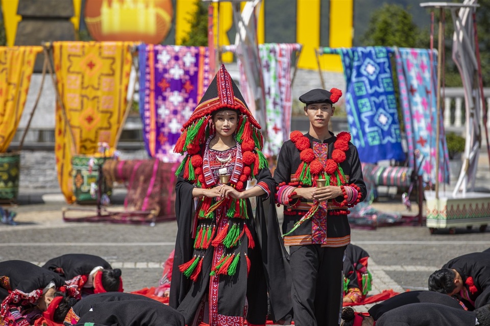 Phát triển du lịch bền vững: Câu chuyện nhìn từ Vũ điệu trên mây - 4