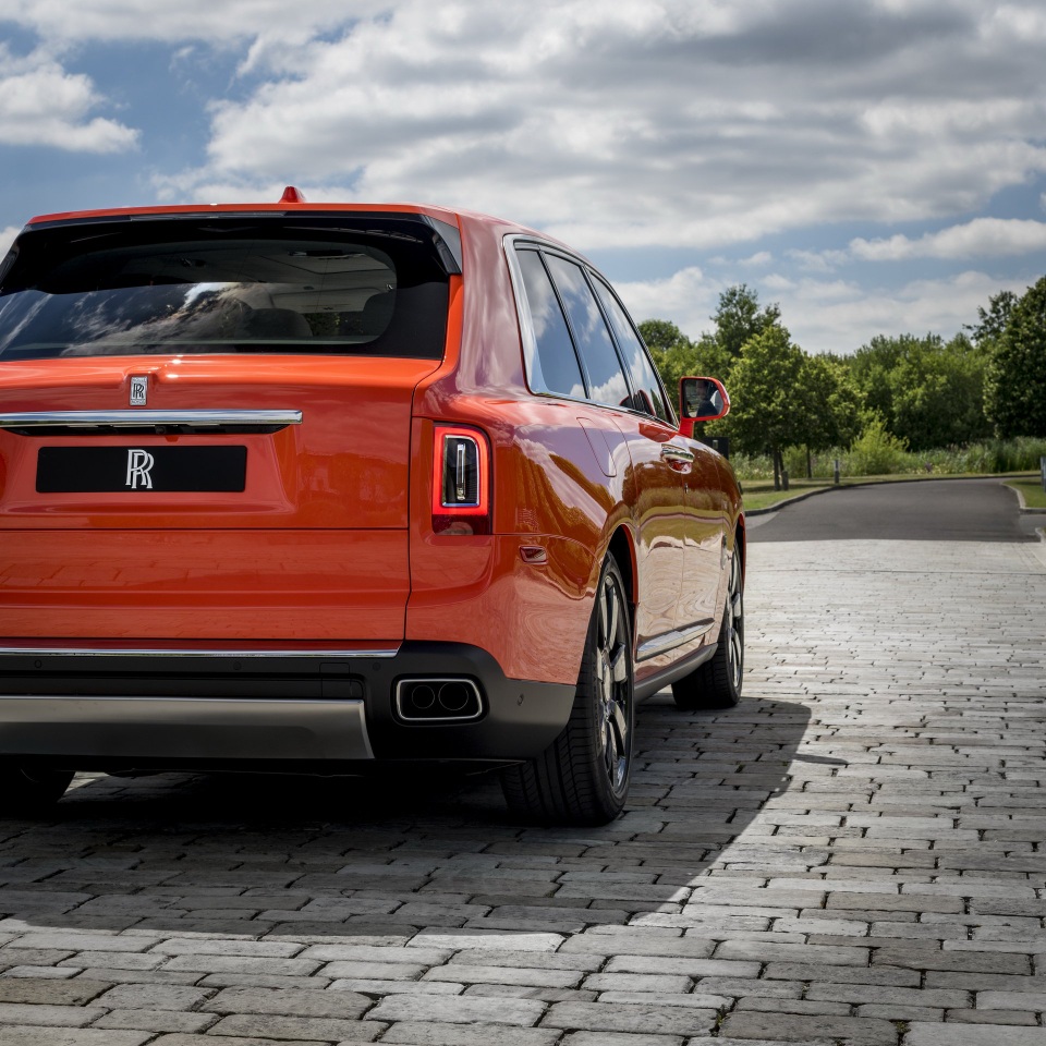Triệu hồi xe Rolls-Royce Cullinan vì đèn hậu không đủ sáng - 2 Triệu hồi xe Rolls-Royce Cullinan vì đèn hậu không đủ sáng - 2