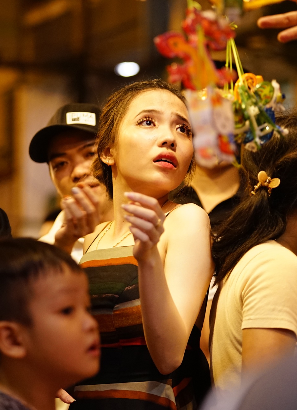 Ngạt thở ở phố đèn lồng trước đêm Trung thu - 5 Ngạt thở ở phố đèn lồng trước đêm Trung thu - 5