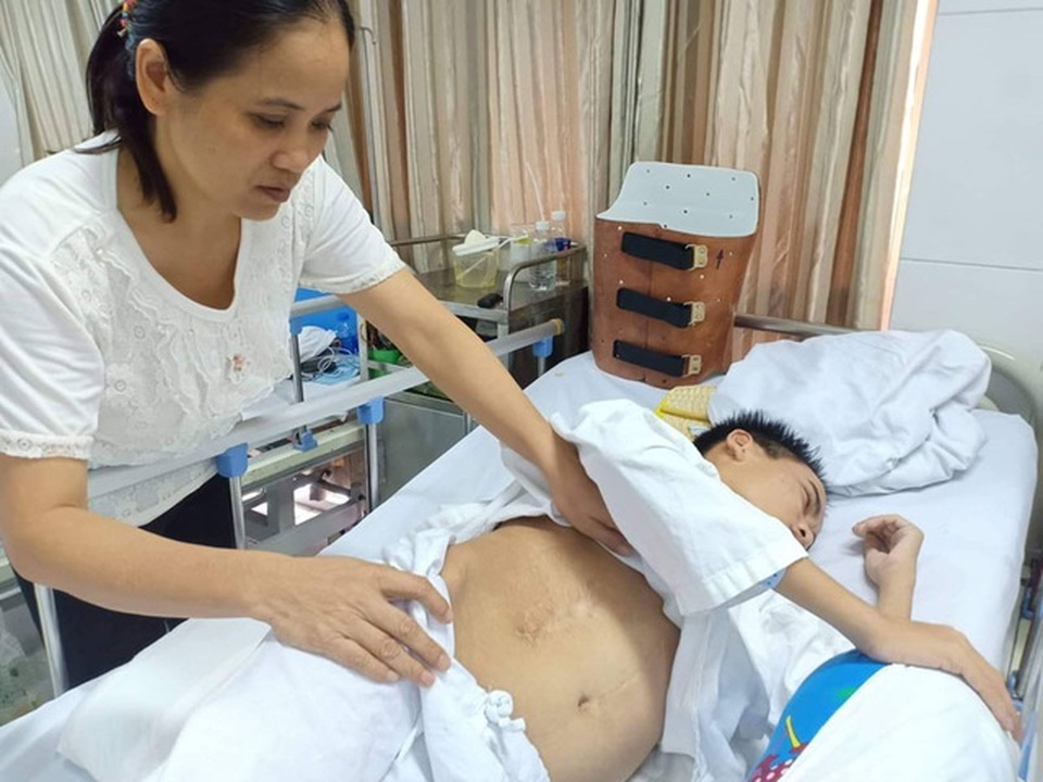 Gia đình cậu bé không hậu môn được bạn đọc giúp đỡ hơn 97 triệu đồng - 2 Gia đình cậu bé không hậu môn được bạn đọc giúp đỡ hơn 97 triệu đồng - 2
