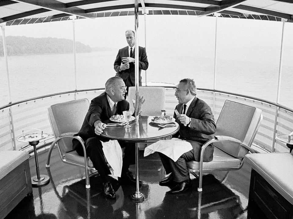 Khám phá USS Sequoia - du thuyền nổi tiếng nhất nước Mỹ gắn bó với các đời tổng thống - 7 Khám phá USS Sequoia - du thuyền nổi tiếng nhất nước Mỹ gắn bó với các đời tổng thống - 7